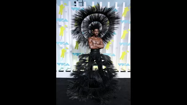 Lil Nas usando un diseño original de Harris Reed. (Foto: Getty Images for MTV/Paramount G)