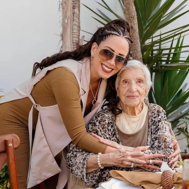 Melissa Klug y su abuela Ángela / Fuente: Instagram