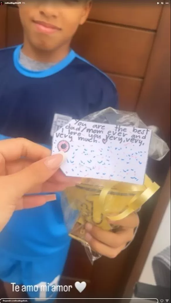 Melissa Klug recibió regalo por el Día del Padre por parte del hijo de Jefferson Farfán 