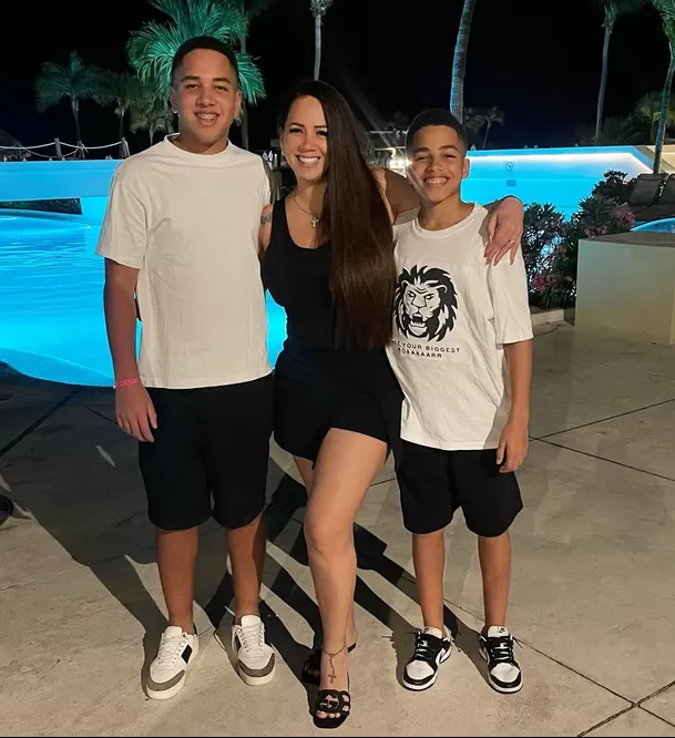 Melissa Klug junto a sus hijos Adriano y Jeremy Farfán / Instagram