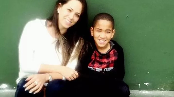 Melissa Klug se despide de su hijo Adriano antes de su viaje a Rusia Melissa Klug se despide de su hijo Adriano antes de su viaje a Rusia