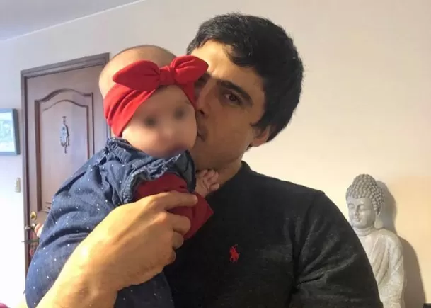 Juan Diego Álvarez con su pequeña Erika, la segunda hija de Melissa Loza / Instagram