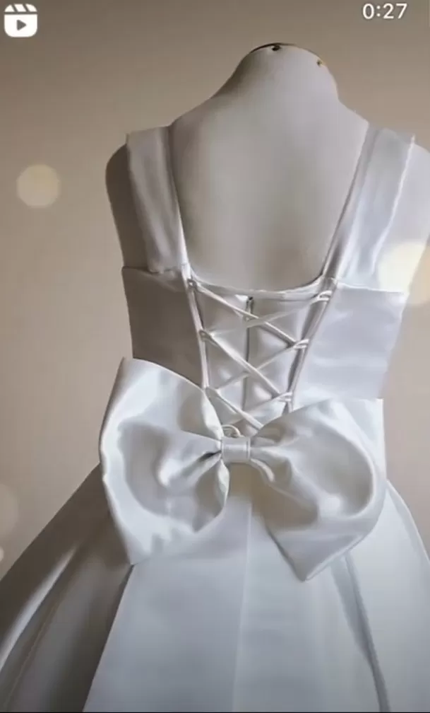 Vestido que usará Mia en ceremonia de su mamá | Captura: Instagram Vestido que usará Mia en ceremonia de su mamá | Captura: Instagram