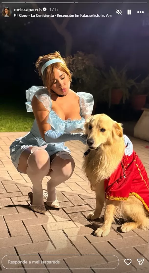 Su perrito Lucky también tuvo su propio atuendo/ Captura