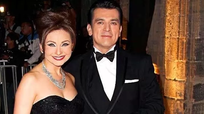 Mellizos de Elizabeth Álvarez y Jorge Salinas enamoran las redes con foto familiar Mellizos de Elizabeth Álvarez y Jorge Salinas enamoran las redes con foto familiar