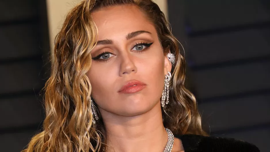 La cantante Miley Cyrus está casada con el actor australiano liam Hemsworth 