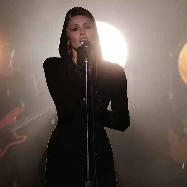 Miley Cyrus interpretó 'More to Lose' en el programa de Jimmy Kimmel / Instagram