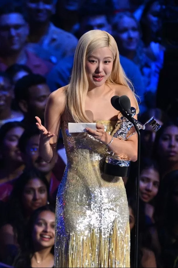 La reacción de Rosé tras ganar en los MTV VMA’S 2025 / AFP