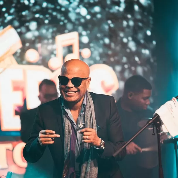 Rubby Pérez se encontraba cantando en discoteca cuando el techo se le vino encima. Fuente: Instagram Rubby Pérez se encontraba cantando en discoteca cuando el techo se le vino encima. Fuente: Instagram
