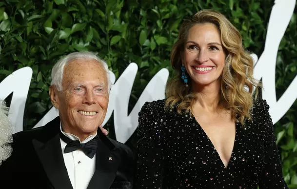 Giorgio Armani y Julia Roberts / AFP Giorgio Armani y Julia Roberts / AFP