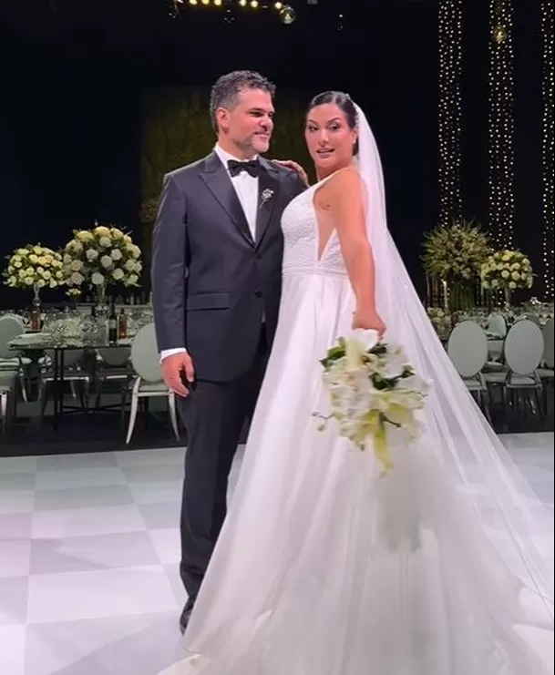 La actriz y creadora de contenido compartió una fotografía desde la clínica junto a su esposo, Sergio Coloma, para anunciar que la intervención médica salió según lo previsto y agradecer las muestras de apoyo que recibió de sus seguidores. Video: Instagram @nataliasalas  @nataliasalasz