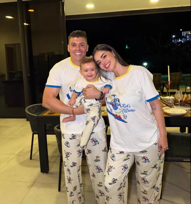 Ignacio Baladán y Natalia Segura junto a su hijo Lucca / Instagram