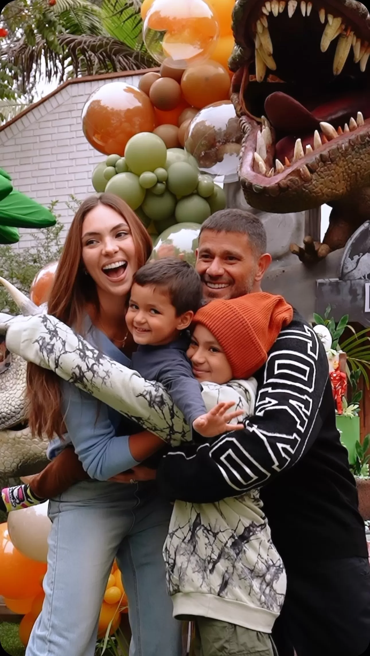 Natalie y Yaco sorprendieron a la hija de su nana con regalazo. Foto: Instagram