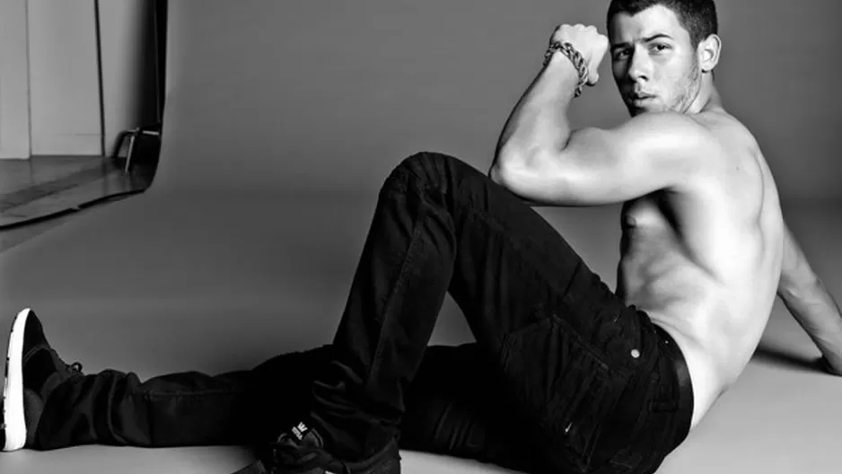 Nick Jonas nos deslumbra con sus fotos hot