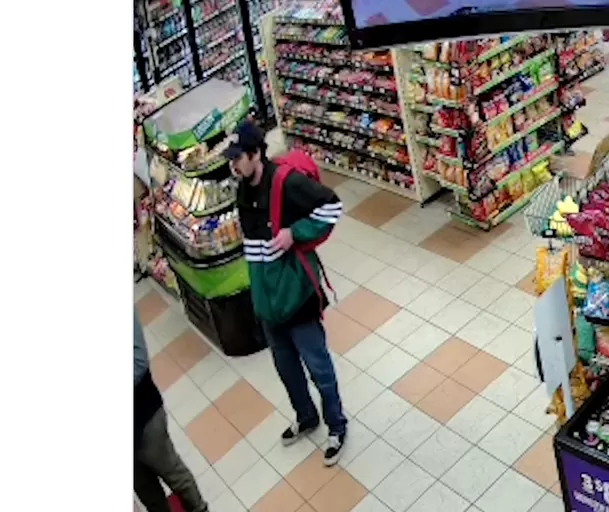 Registro ocurrió el mismo día en que sus padres, Rob y Michele Reiner, fueron hallados sin vida. Fuente: ABC7 Eyewitness News Registro ocurrió el mismo día en que sus padres, Rob y Michele Reiner, fueron hallados sin vida. Fuente: ABC7 Eyewitness News