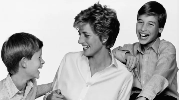 Diana de Gales junto a sus hijos William y Harry. Foto: Difusión Diana de Gales junto a sus hijos William y Harry. Foto: Difusión
