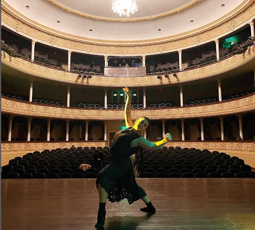 Daniela Darcourt domina el canto, baile, toca instrumentos musicales y hoy sorprende como dibujante/Foto: Instagram