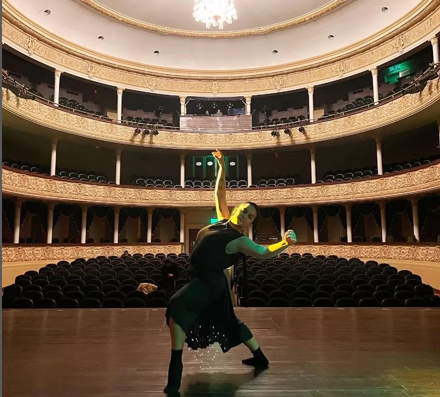 Daniela Darcourt domina el canto, baile, toca instrumentos musicales y hoy sorprende como dibujante/Foto: Instagram