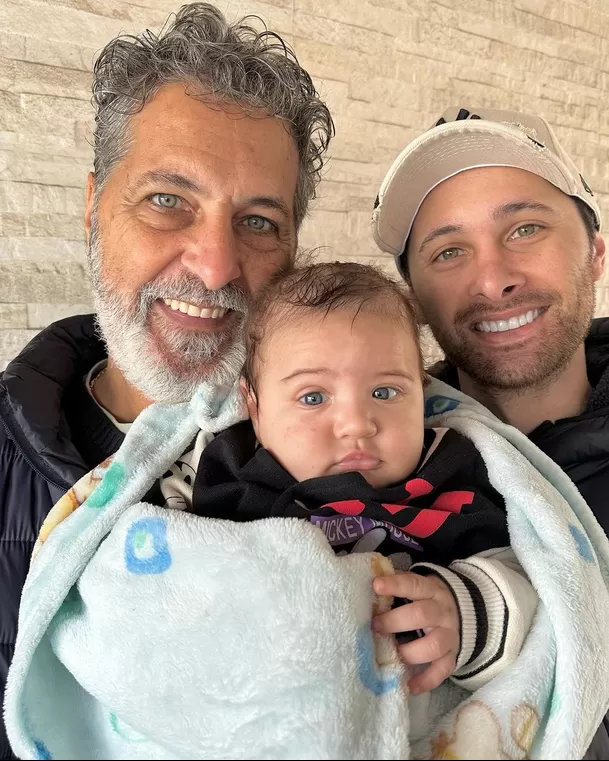 Papá y hermano de Ana Paula Consorte con el pequeño Paolo André / Instagram