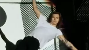 Caída de Harry Styles en pleno concierto. Captura