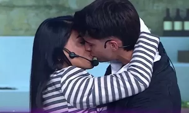 Onelia Molina y Kevin Díaz se besaron durante reto de actución en EEG/ AméricaTV