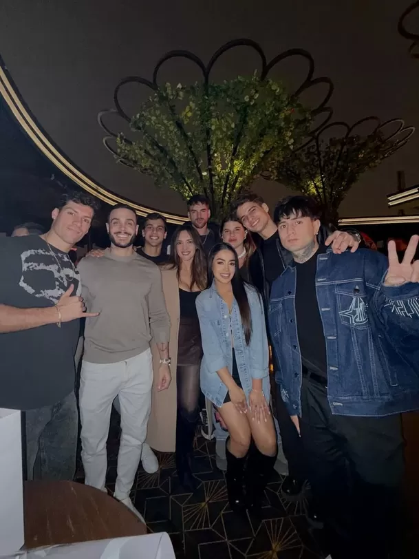 Mario Irivarren y otros competidores de 'Esto es Guerra' acompañaron a Onelia Molina en una noche especial / Instagram Mario Irivarren y otros competidores de 'Esto es Guerra' acompañaron a Onelia Molina en una noche especial / Instagram