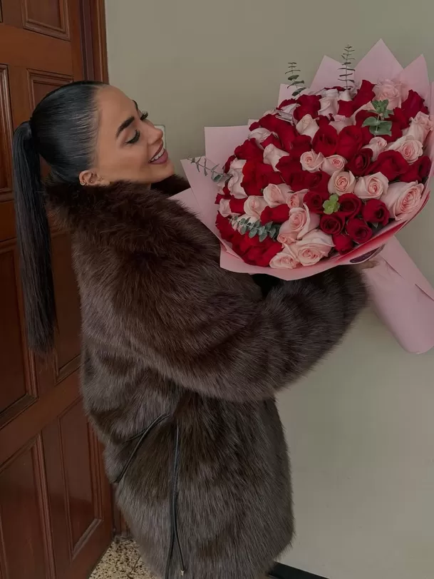 Onelia Molina lució las rosas que recibió por su cumpleaños ¿Quién fue el admirador? / Instagram Onelia Molina lució las rosas que recibió por su cumpleaños ¿Quién fue el admirador? / Instagram