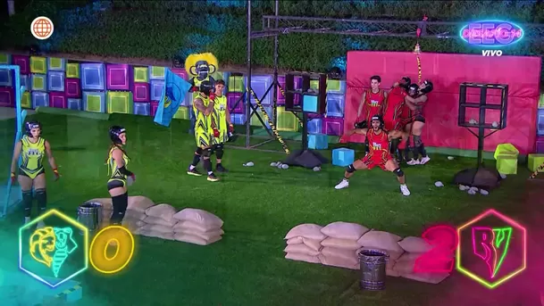 Onelia Molina hizo importante punto y fue abrazada por todos sus compañeros / AméricaTV