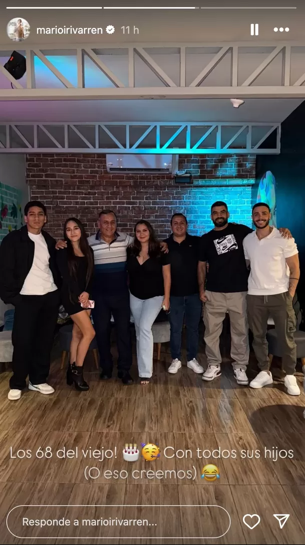 Mario Irivarren y sus hermanos agasajando a su padre, Don Moisés. Foto: Instagram