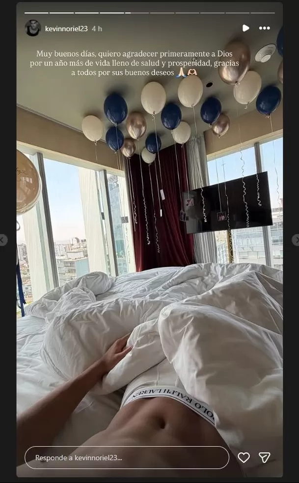 Onelia Molina sorprende a Kevin Díaz por su cumpleaños con una romántica y lujosa celebración en una suite de hotel, decorada con globos, fotografías de ambos y regalos personalizados. El integrante de Esto es Guerra quedó emocionado y le dedicó un mensaje de agradecimiento a su pareja. Video: Instagram @kevinnoriel23 Onelia Molina sorprende a Kevin Díaz por su cumpleaños con una romántica y lujosa celebración en una suite de hotel, decorada con globos, fotografías de ambos y regalos personalizados. El integrante de Esto es Guerra quedó emocionado y le dedicó un mensaje de agradecimiento a su pareja. Video: Instagram @kevinnoriel23