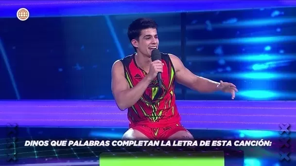 Kevin Díaz interpretaba canción en juego de EEG/ AméricaTV Kevin Díaz interpretaba canción en juego de EEG/ AméricaTV