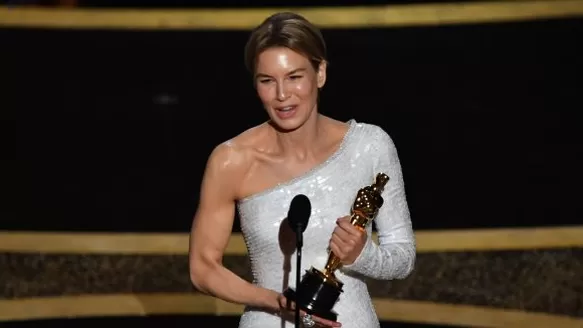 Oscar 2020: Ren&eacute;e Zellweger gana la estatuilla a mejor actriz por &quot;Judy&quot;. Foto: AFP