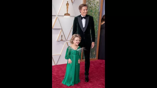 Tadeusz Lysiak y Anna Dzieduszycka posan en la alfombra roja a su llegada a la entrega de los Premios Óscar hoy, en el Teatro Dolby de Los Ángeles, California (EE.UU.). EFE/ Javier Rojas