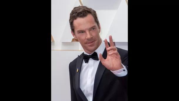 Benedict Cumberbatch posa en la alfombra roja a su llegada a la entrega de los Premios Óscar hoy, en el Teatro Dolby de Los Ángeles, California (EE.UU.). EFE/ Javier Rojas