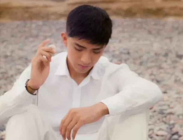 Oscar Junior, líder de La Bella Luz, compartió un desgarrador mensaje para despedir a “Mamita Clarita”, una mujer que fue parte importante de su crianza junto a su abuela. El músico contó que falleció durante la madrugada Video: Instagram @oscarjunior_custodio16 Oscar Junior, líder de La Bella Luz, compartió un desgarrador mensaje para despedir a “Mamita Clarita”, una mujer que fue parte importante de su crianza junto a su abuela. El músico contó que falleció durante la madrugada Video: Instagram @oscarjunior_custodio16