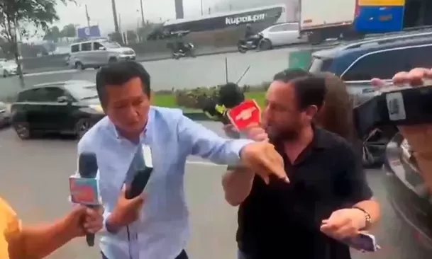 Oscar Custodio perdió los papeles con la prensa / AméricaTV