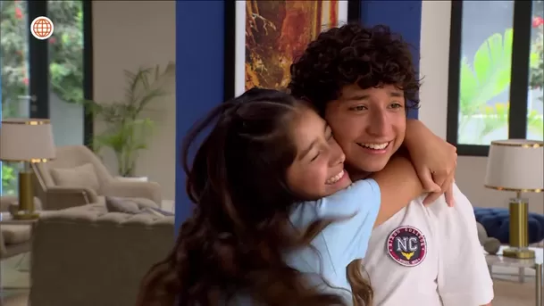 Oto aceptó tirarse la pera con Angelita y quedó embobado con tremendo abrazo / AméricaTV