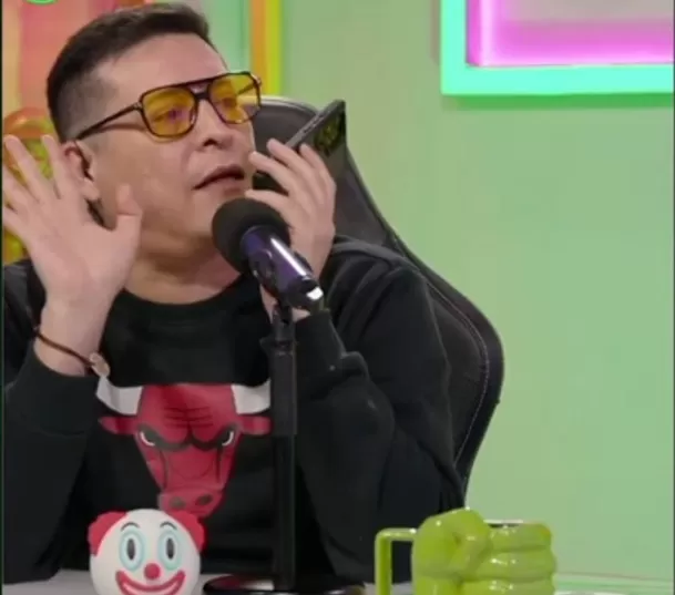 Carloncho llamó en vivo a Pamela Franco para que aclare su situación sentimental /Foto: Podcast 'Sin lenguas en los pelos' Carloncho llamó en vivo a Pamela Franco para que aclare su situación sentimental /Foto: Podcast 'Sin lenguas en los pelos'