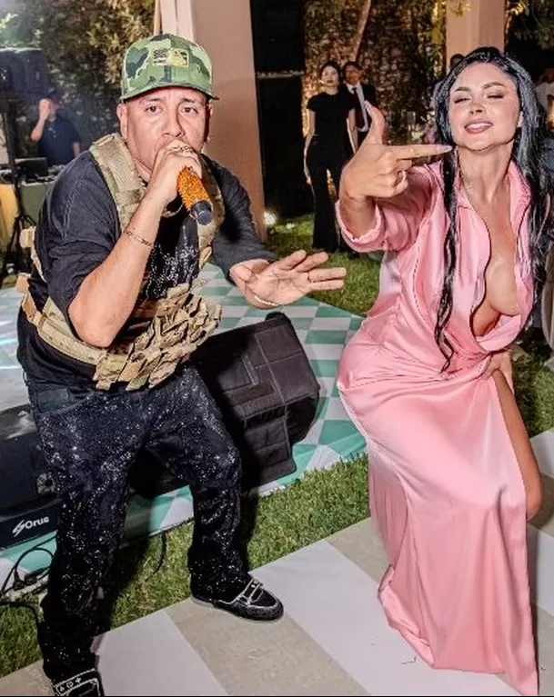 La cantante vivió un momento de tensión durante una celebración privada, luego de que el pronunciado escote de su vestido casi le jugara una mala pasada Video: Instagram @elcangridelcallao La cantante vivió un momento de tensión durante una celebración privada, luego de que el pronunciado escote de su vestido casi le jugara una mala pasada Video: Instagram @elcangridelcallao
