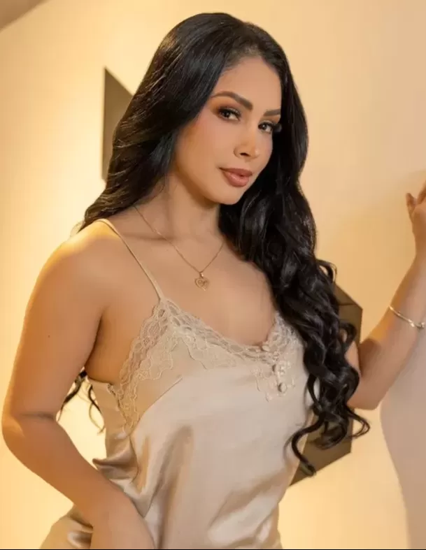 La cantante compartió imágenes desde una notaría y luego mostró el vehículo pesado que adquirió recientemente, el cual lleva un nombre inspirado en sus seres queridos Video: Instagram @pamelafrancoviera