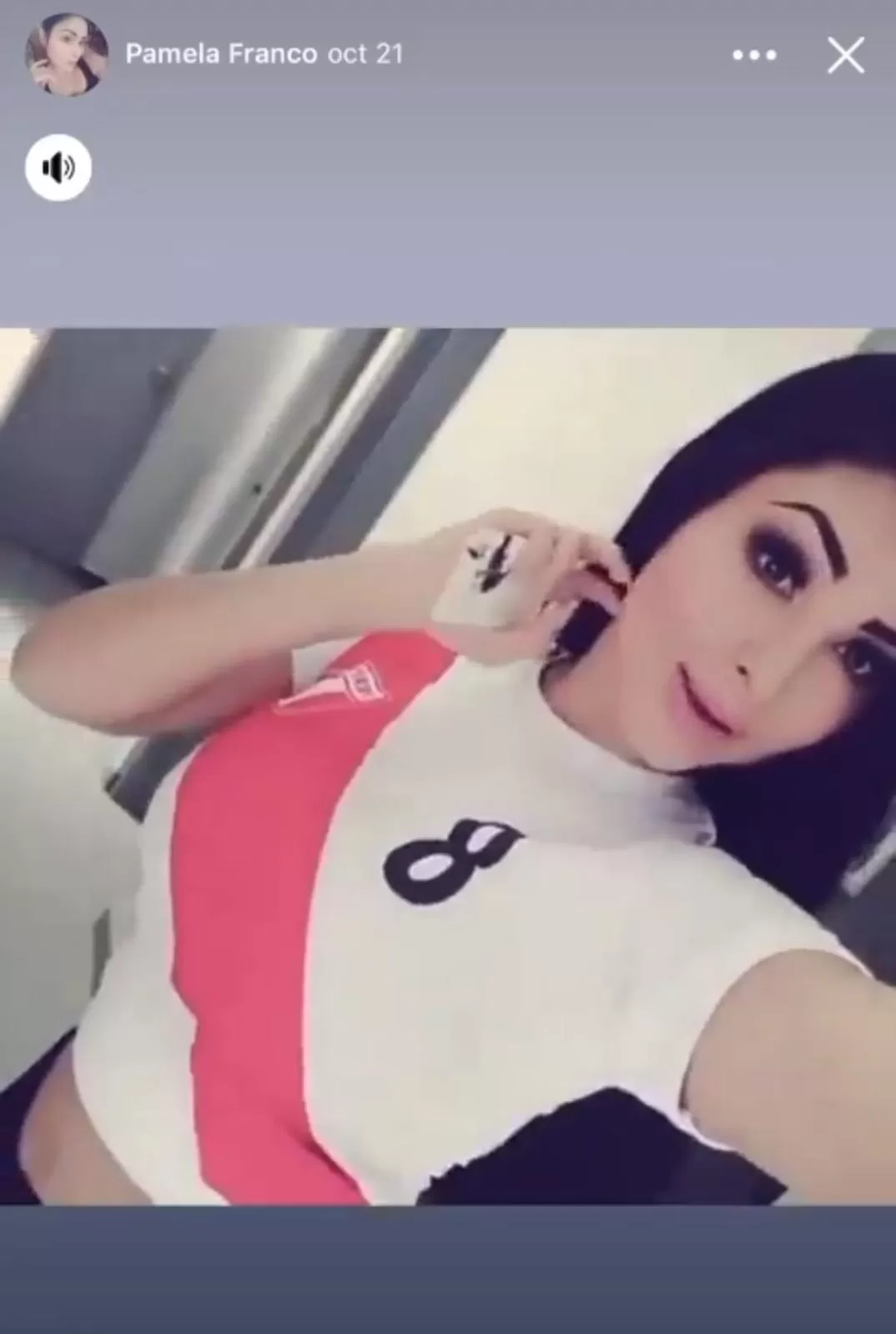 Pamela Franco alentaba a la Selección Peruana con la camiseta '8' de Christian Cueva. Fuente: Instagram