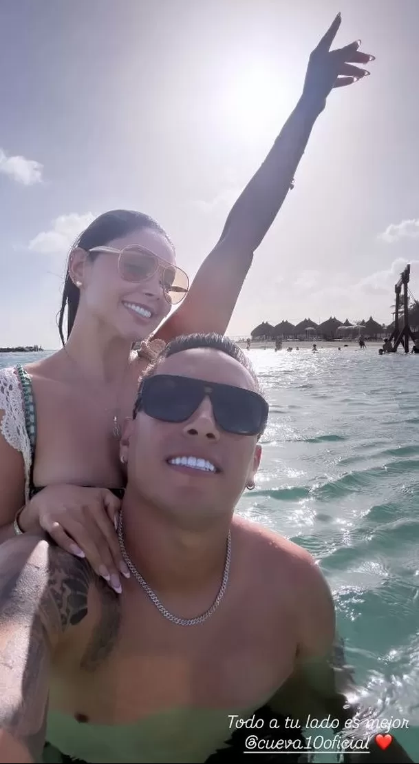 Pamela Franco y Christian Cueva fueron captados juntos en el aeropuerto y luego se lucieron protagonizando románticas imágenes durante su viaje. Video: Instagram  @pamelafrancoviera