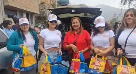 Pamela López repartió marcianos y donaciones en VMT/Foto: Instagram