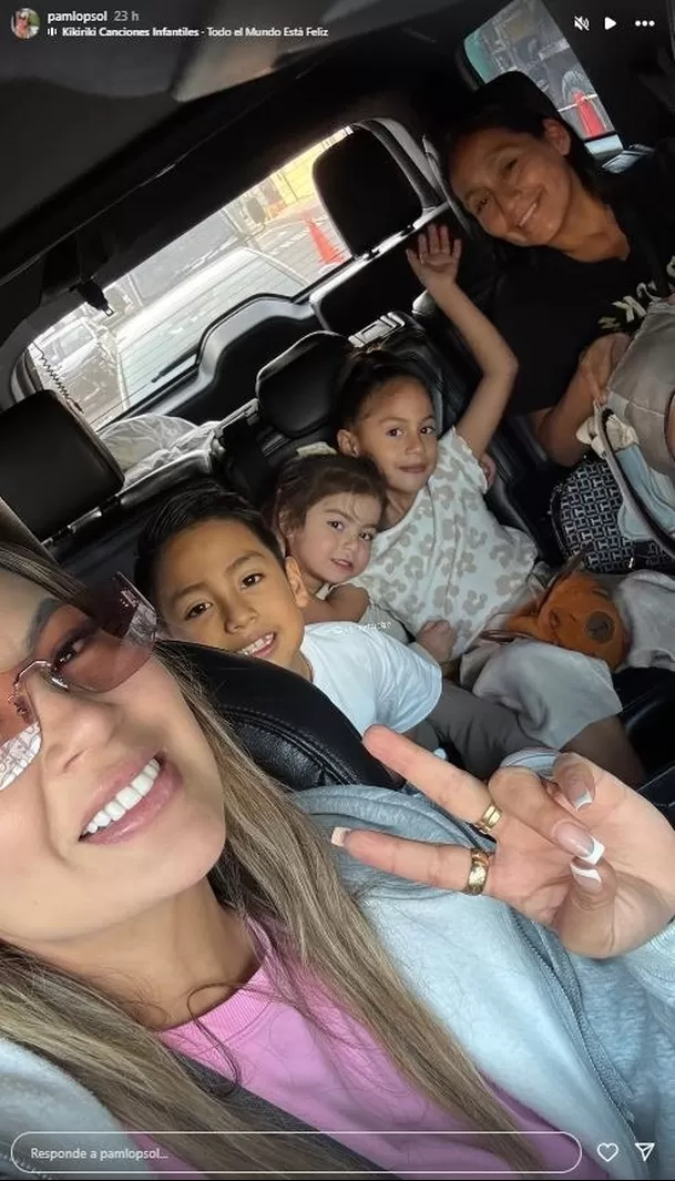 Pamela López junto a sus hijos y Almudena, la hija de Ivana Yturbe. Fuente: Instagram Pamela López junto a sus hijos y Almudena, la hija de Ivana Yturbe. Fuente: Instagram