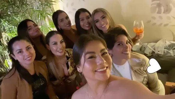 Pamela López compartió con amigas en una salida nocturna/Foto: Instagram