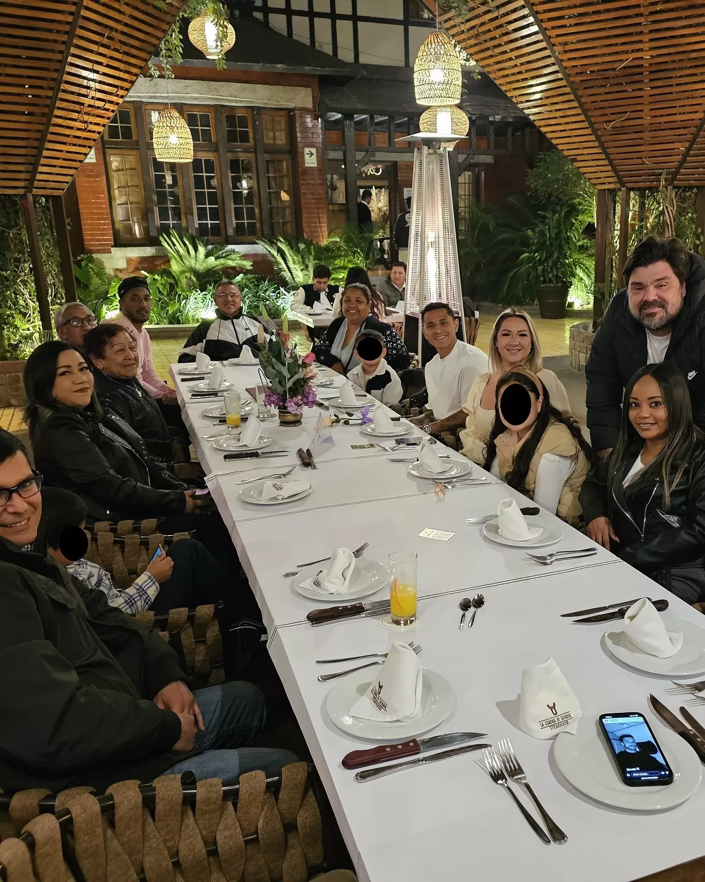 La celebración del cumpleaños de la esposa de Yoshimar Yotún en un restaurante my conocido/Foto: Instagram