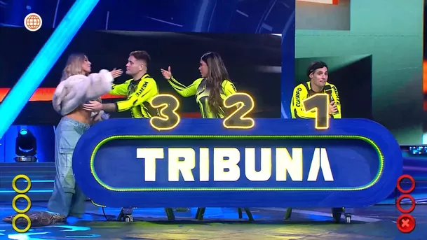 Pancho Rodríguez se puso rojito tras recibir inesperado beso de Yahaira Plasencia. Fuente: AméricaTV