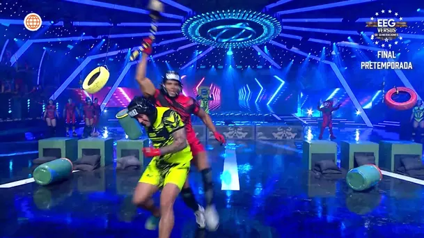 Pancho Rodríguez sufrió impactante choque con Leandro y chileno salió ‘volando’. Fuente: AméricaTV Pancho Rodríguez sufrió impactante choque con Leandro y chileno salió ‘volando’. Fuente: AméricaTV