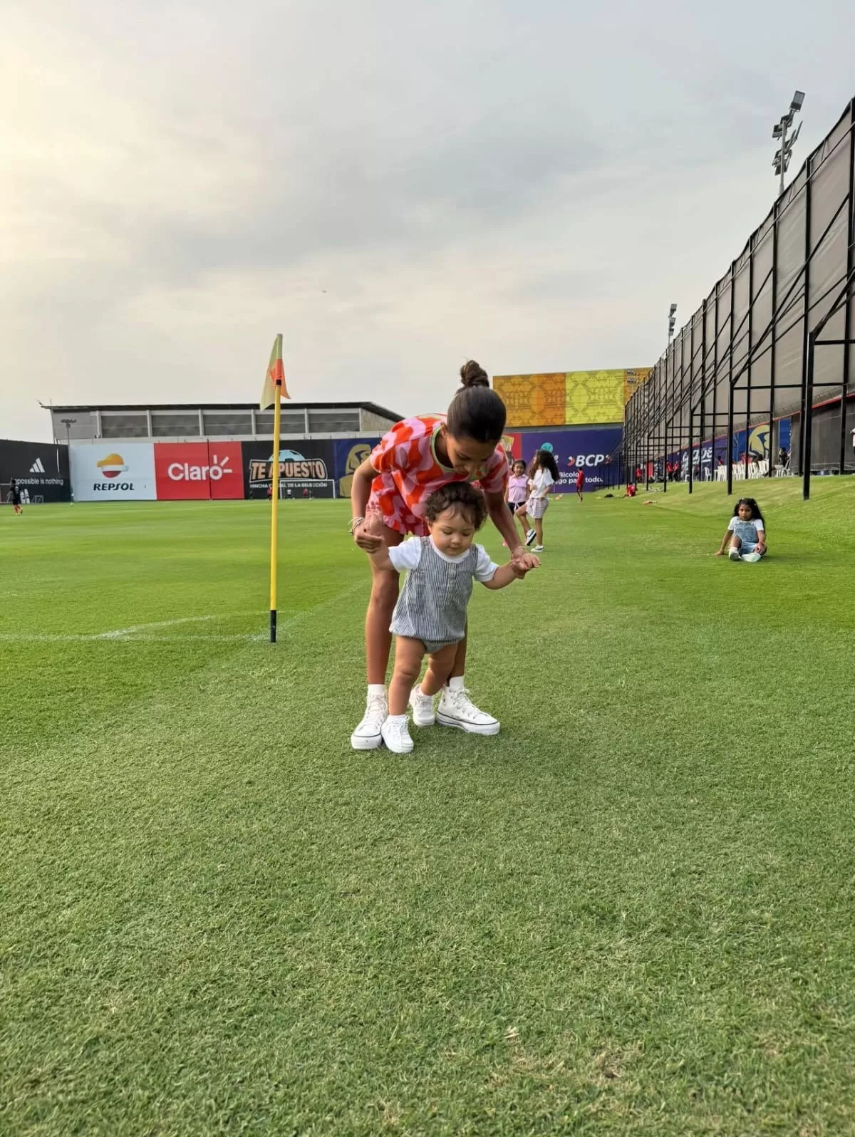 Manuela y su hermano Paolo André en Videna. Fuente: Instagram