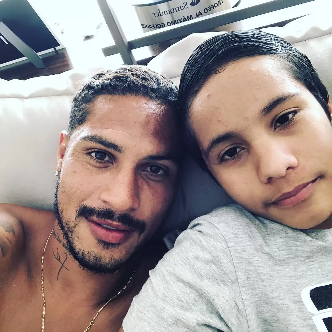 Paolo Guerrero y su hijo mayor. Fuente: Instagram